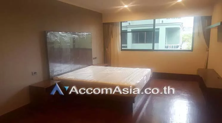  3 Bedrooms  Apartment For Rent in Ploenchit, Bangkok  near BTS Ploenchit (AA15647)