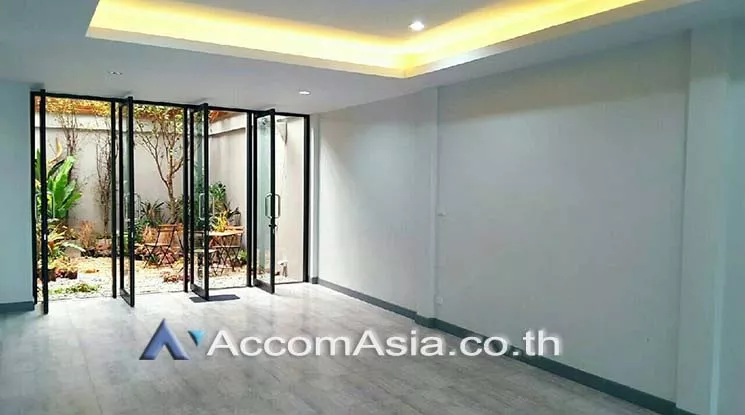 Home Office |  2 Bedrooms  Townhouse For Rent & Sale in Sukhumvit, Bangkok  near BTS Ekkamai (AA15687)