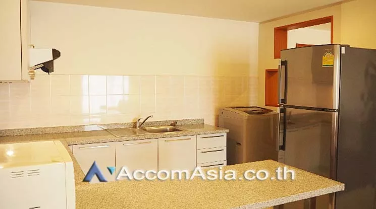  2 Bedrooms  Apartment For Rent in Ploenchit, Bangkok  near BTS Ploenchit (AA15695)
