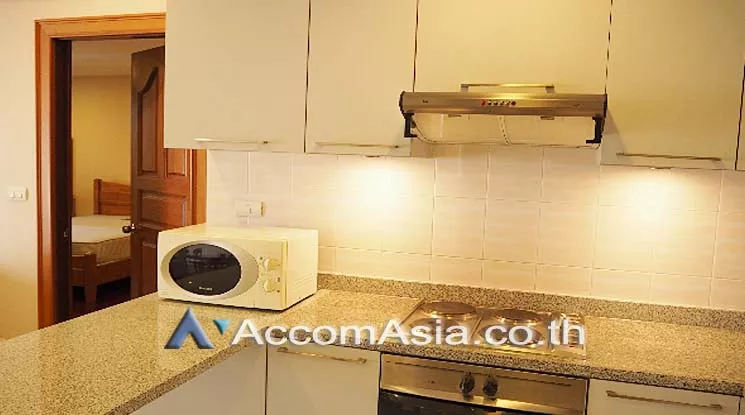  2 Bedrooms  Apartment For Rent in Ploenchit, Bangkok  near BTS Ploenchit (AA15695)