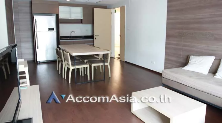  2 Bedrooms  Condominium For Sale in Sukhumvit, Bangkok  near BTS Ekkamai (AA15742)