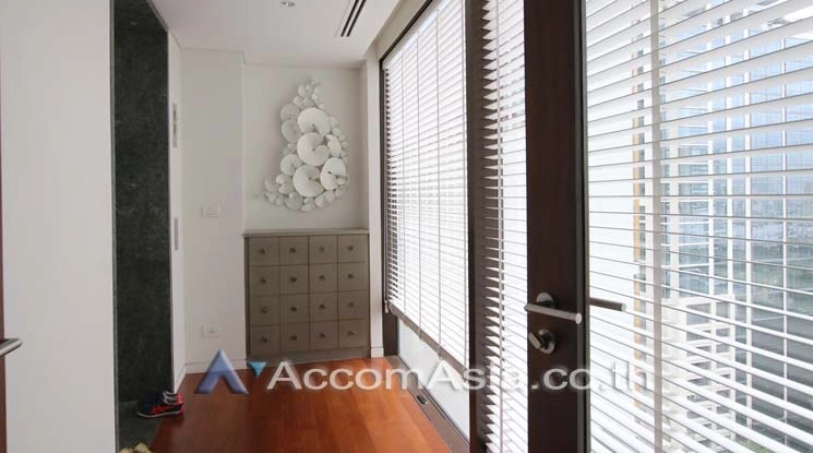 4  2 br Condominium For Rent in Ploenchit ,Bangkok BTS Ratchadamri at Hansar Residence AA15744