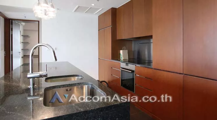 5  2 br Condominium For Rent in Ploenchit ,Bangkok BTS Ratchadamri at Hansar Residence AA15744