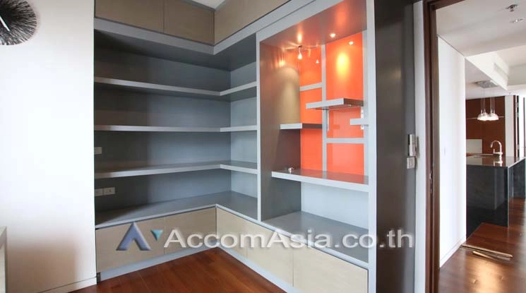 7  2 br Condominium For Rent in Ploenchit ,Bangkok BTS Ratchadamri at Hansar Residence AA15744