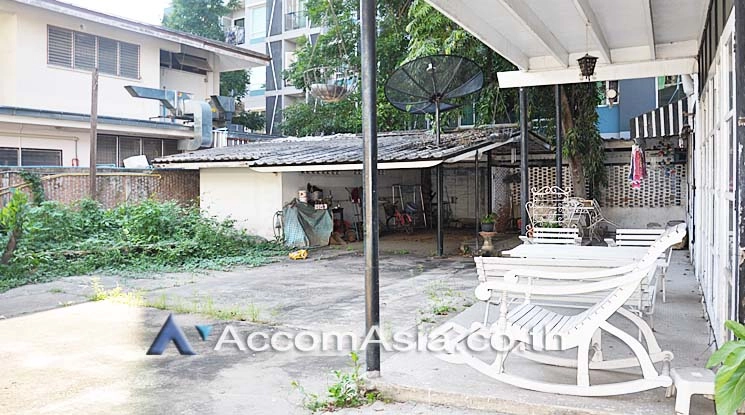 unitHome Office |  3 Bedrooms  House For Rent in Sukhumvit, Bangkok  near BTS Thong Lo (AA15746)