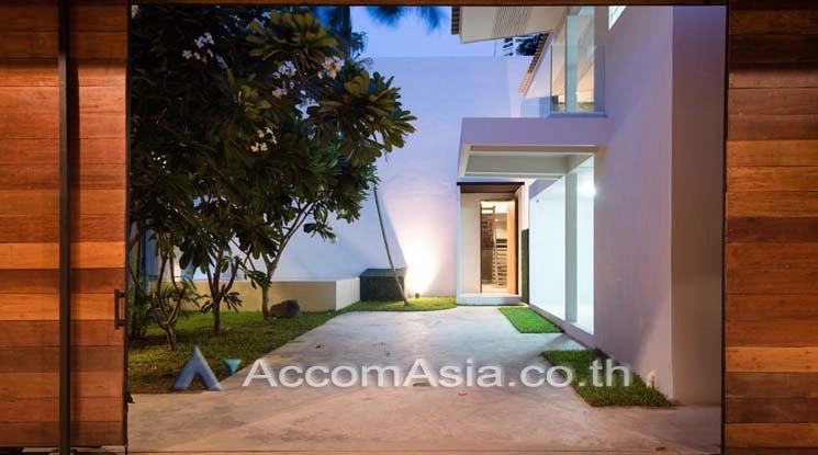 Home Office, Private Swimming Pool |  3 Bedrooms  House For Rent in Sukhumvit, Bangkok  near BTS Thong Lo (AA15751)