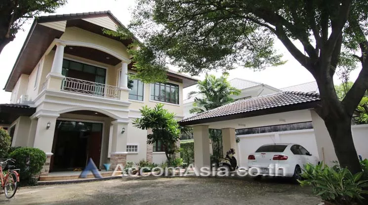Pet friendly |  4 Bedrooms  House For Rent in Sukhumvit, Bangkok  near BTS Ekkamai (AA15757)