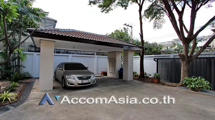 unitPet friendly |  4 Bedrooms  House For Rent in Sukhumvit, Bangkok  near BTS Ekkamai (AA15757)