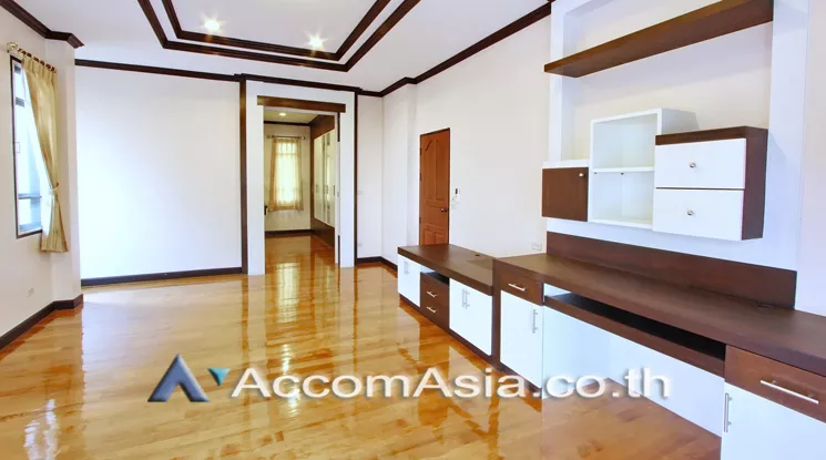 15  4 br House For Rent in Sukhumvit ,Bangkok BTS Ekkamai AA15757