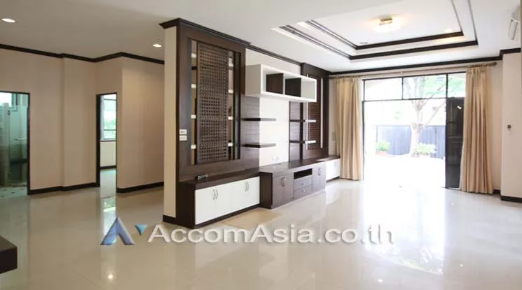  1  4 br House For Rent in Sukhumvit ,Bangkok BTS Ekkamai AA15757