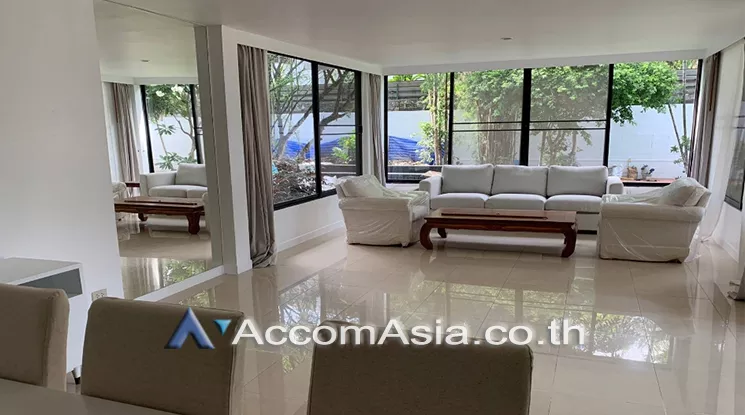 Garden, Private Swimming Pool |  3 Bedrooms  House For Rent in Sukhumvit, Bangkok  near BTS Ekkamai (90521)
