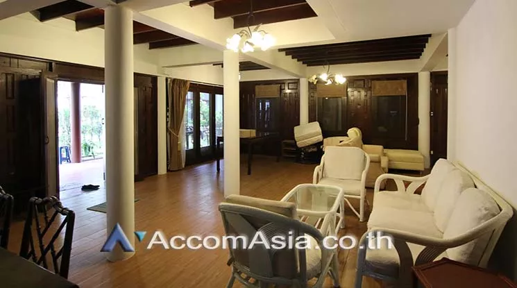 unit 3 Bedrooms  House For Rent in Sukhumvit, Bangkok  near BTS Thong Lo (AA15769)