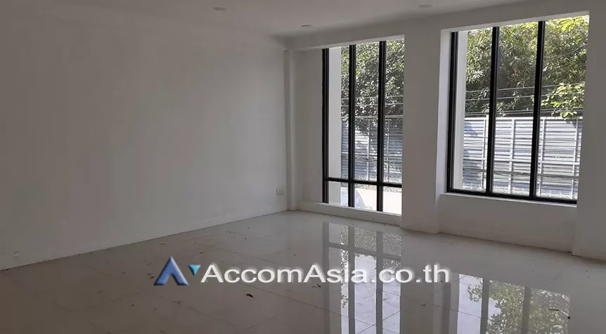 10  Office Space For Rent in Sukhumvit ,Bangkok BTS Udomsuk AA15784