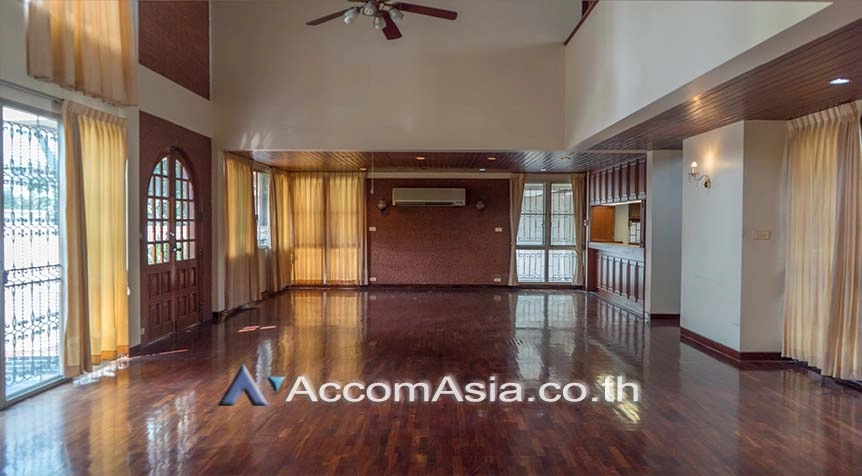 12  3 br House for rent and sale in Sukhumvit ,Bangkok BTS Ekkamai 90522