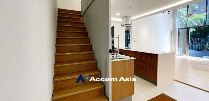Ground Floor, Huge Terrace, Double High Ceiling, Duplex Condo |  2 Bedrooms  Condominium For Rent in Sukhumvit, Bangkok  near BTS Phrom Phong (AA15791)