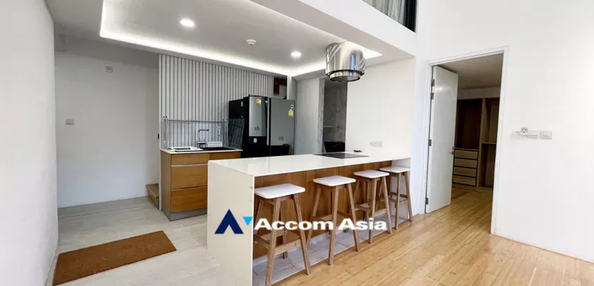 Ground Floor, Huge Terrace, Double High Ceiling, Duplex Condo |  2 Bedrooms  Condominium For Rent in Sukhumvit, Bangkok  near BTS Phrom Phong (AA15791)