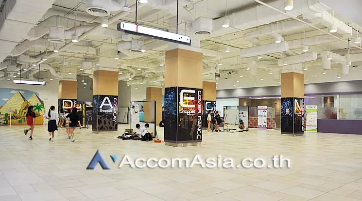  Retail / showroom For Rent in Ratchadapisek, Bangkok  near MRT Rama 9 (AA15794)