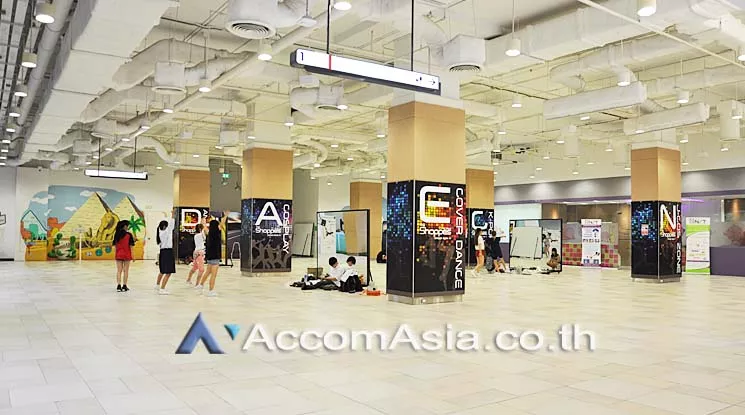  Retail / showroom For Rent in Ratchadapisek, Bangkok  near MRT Rama 9 (AA15794)
