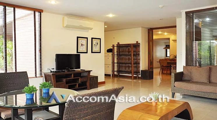 Pet friendly |  2 Bedrooms  Condominium For Rent & Sale in Sukhumvit, Bangkok  near BTS Ekkamai (AA15804)
