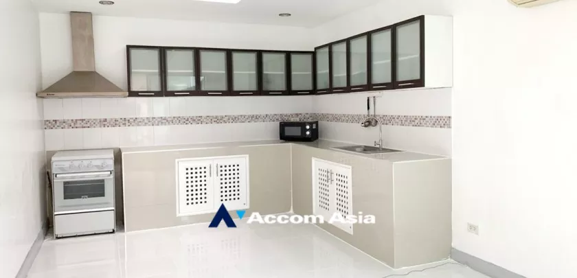 unitBig Balcony |  3 Bedrooms  Apartment For Rent & Sale in Sukhumvit, Bangkok  near BTS Phrom Phong - MRT Phetchaburi (AA15863)