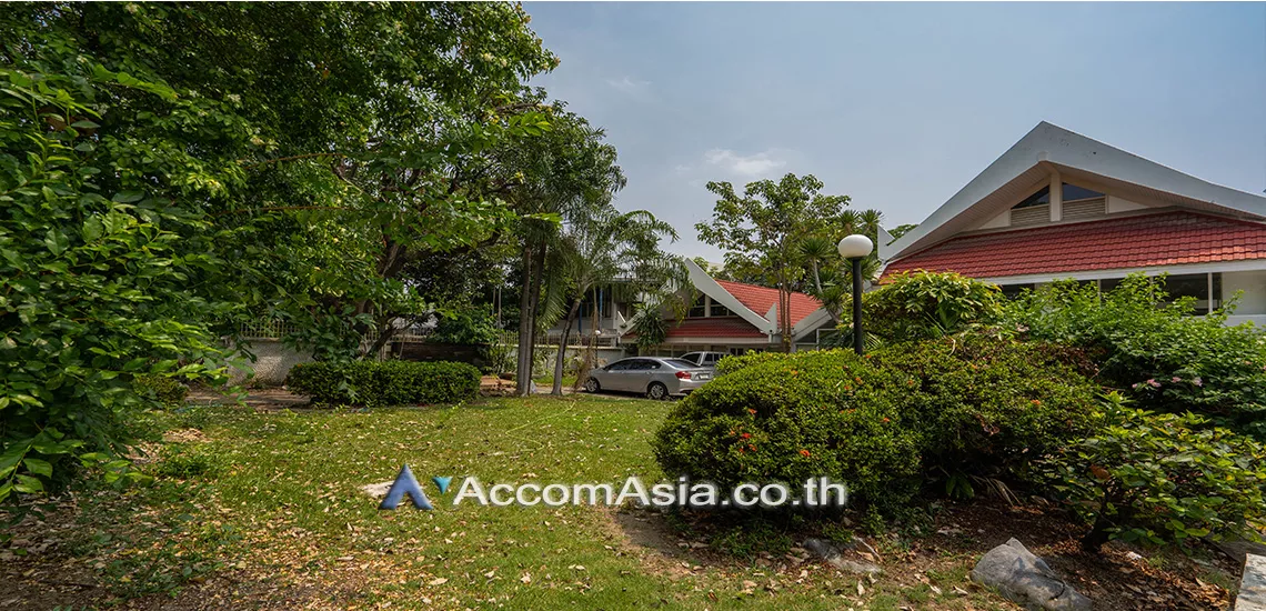 Home Office, Pet friendly |  7 Bedrooms  House For Rent in Sukhumvit, Bangkok  near BTS Ekkamai (90523)