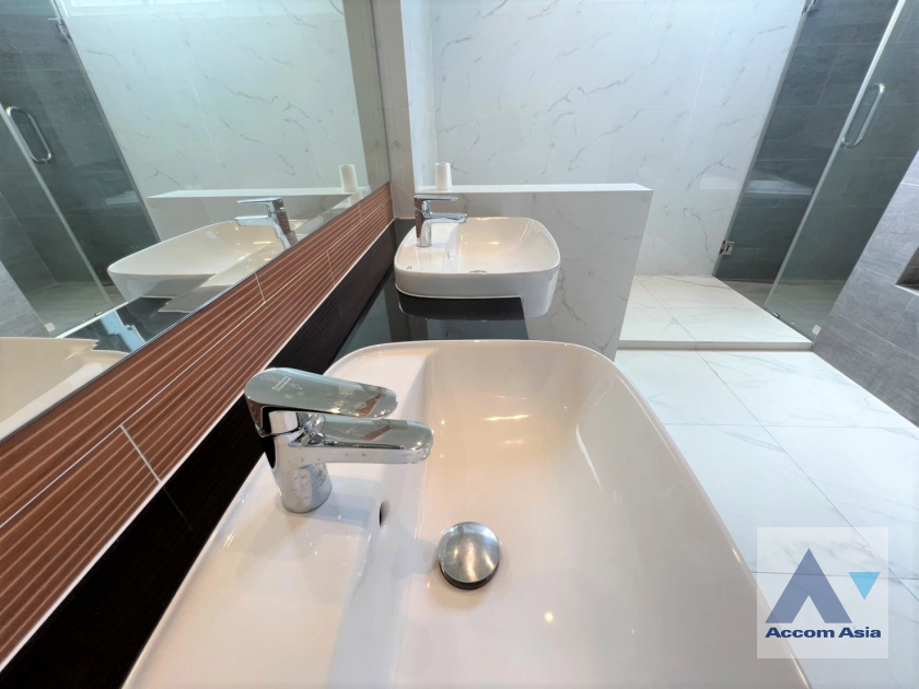 18  7 br House for rent and sale in Sukhumvit ,Bangkok BTS Ekkamai 90523