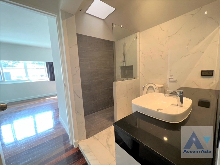 16  7 br House for rent and sale in Sukhumvit ,Bangkok BTS Ekkamai 90523