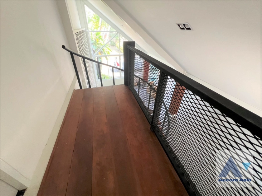 6  7 br House for rent and sale in Sukhumvit ,Bangkok BTS Ekkamai 90523