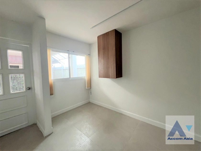 12  7 br House for rent and sale in Sukhumvit ,Bangkok BTS Ekkamai 90523