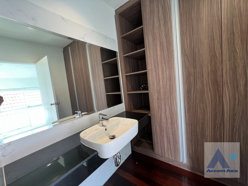 17  7 br House for rent and sale in Sukhumvit ,Bangkok BTS Ekkamai 90523