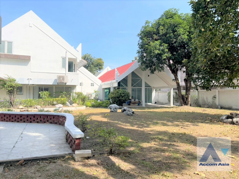 23  7 br House for rent and sale in Sukhumvit ,Bangkok BTS Ekkamai 90523