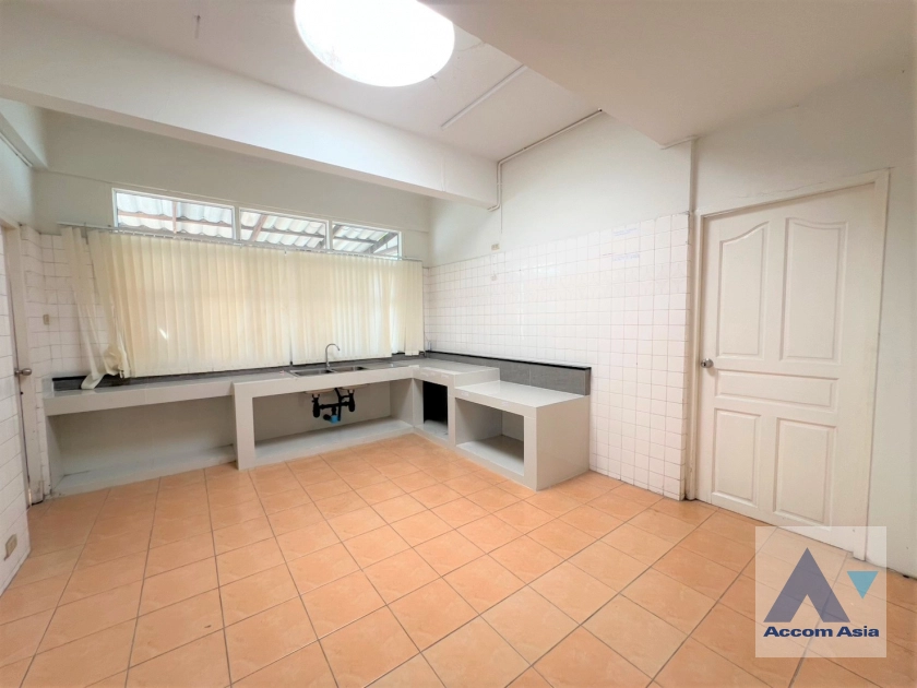 unitHome Office, Pet friendly | Thai-Modern Style Home with Spacious Lawn in Ekkamai, Sulhumvit (90523)