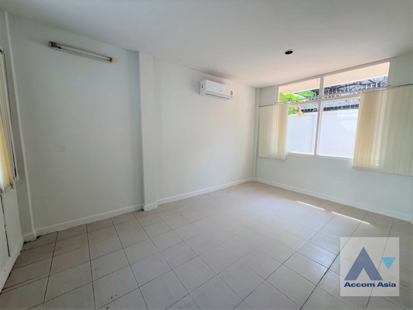 13  7 br House for rent and sale in Sukhumvit ,Bangkok BTS Ekkamai 90523