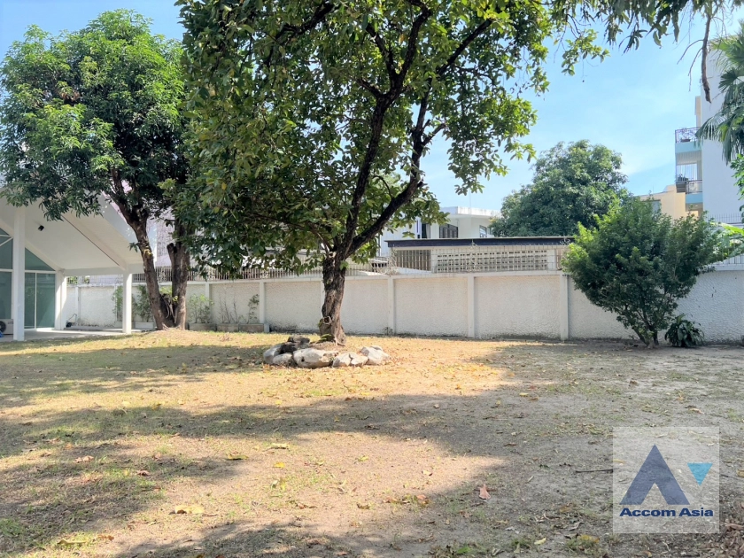 24  7 br House for rent and sale in Sukhumvit ,Bangkok BTS Ekkamai 90523