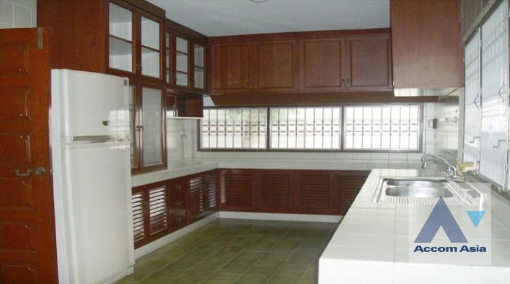 unitHome Office |  5 Bedrooms  House For Rent & Sale in Sukhumvit, Bangkok  near BTS Ekkamai (90524)