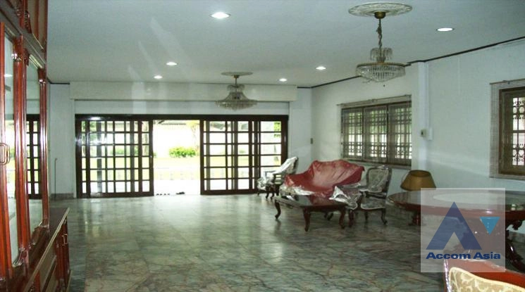  1  5 br House for rent and sale in Sukhumvit ,Bangkok BTS Ekkamai 90524