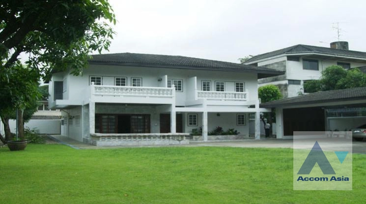  2  5 br House for rent and sale in Sukhumvit ,Bangkok BTS Ekkamai 90524