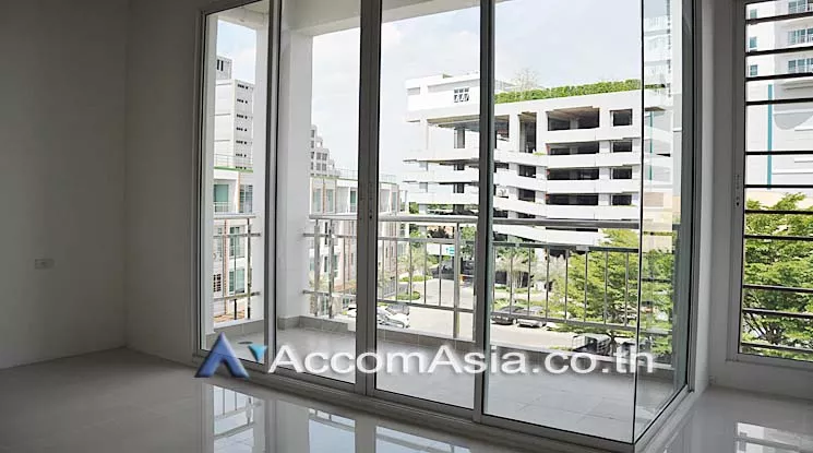 Home Office |  4 Bedrooms  Condominium For Rent in Sathorn, Bangkok  near BRT Nararam 3 (AA15955)