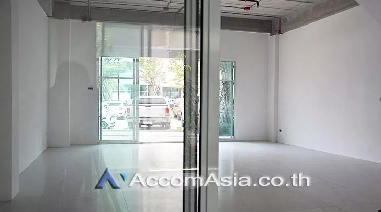 Home Office |  4 Bedrooms  Condominium For Rent in Sathorn, Bangkok  near BRT Nararam 3 (AA15955)