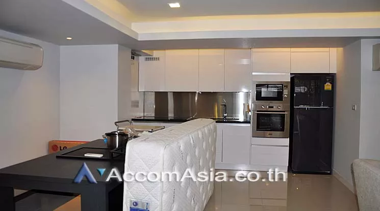  1 Bedroom  Apartment For Rent in Ploenchit, Bangkok  near BTS Ploenchit (AA15996)