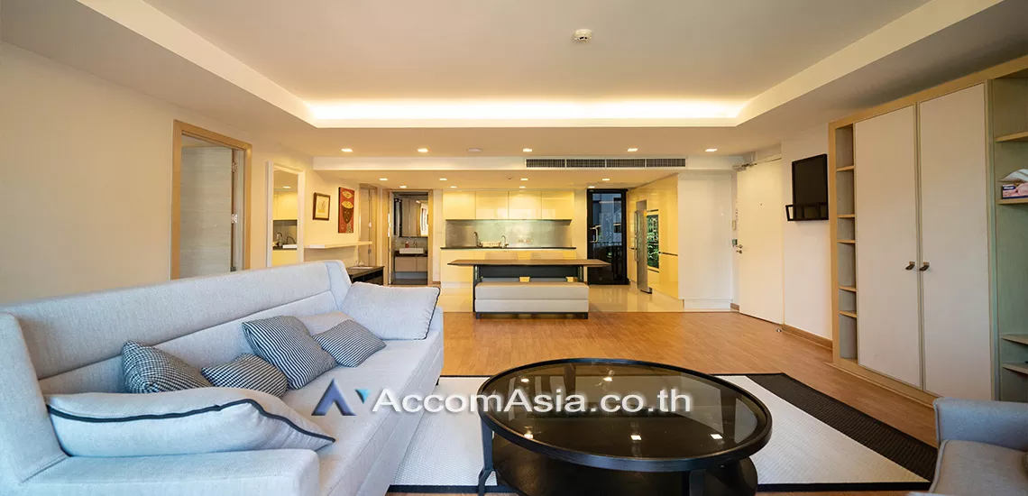  2 Bedrooms  Apartment For Rent in Ploenchit, Bangkok  near BTS Ploenchit (AA15999)
