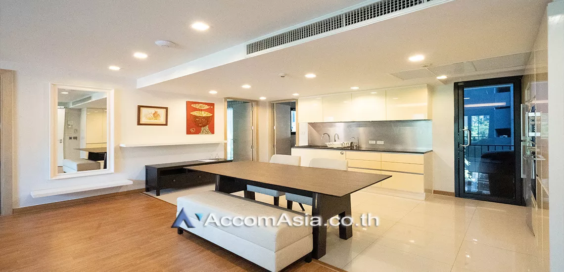  2 Bedrooms  Apartment For Rent in Ploenchit, Bangkok  near BTS Ploenchit (AA15999)
