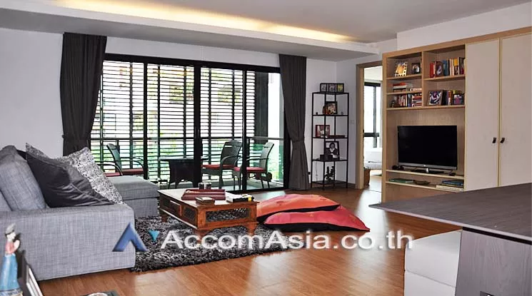  2 Bedrooms  Apartment For Rent in Ploenchit, Bangkok  near BTS Ploenchit (AA16000)