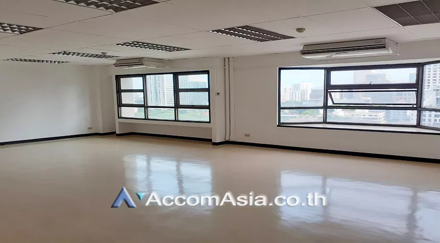 2  Office Space For Rent in Ploenchit ,Bangkok BTS Chitlom at Piya Place AA16019