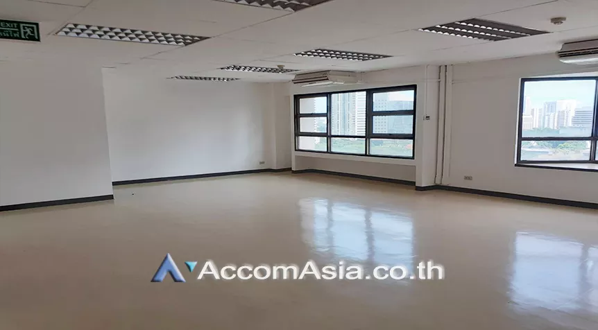  1  Office Space For Rent in Ploenchit ,Bangkok BTS Chitlom at Piya Place AA16019