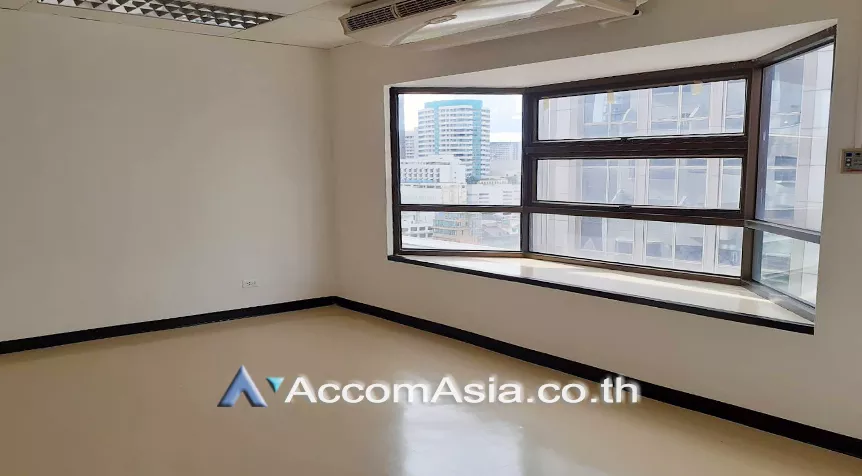 5  Office Space For Rent in Ploenchit ,Bangkok BTS Chitlom at Piya Place AA16019