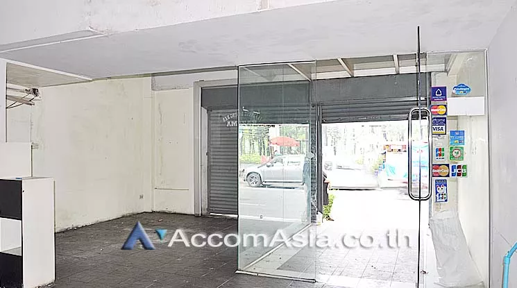 5  Shophouse For Rent in ploenchit ,Bangkok BTS Ploenchit AA16038