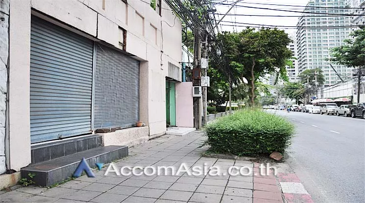 9  Shophouse For Rent in ploenchit ,Bangkok BTS Ploenchit AA16038