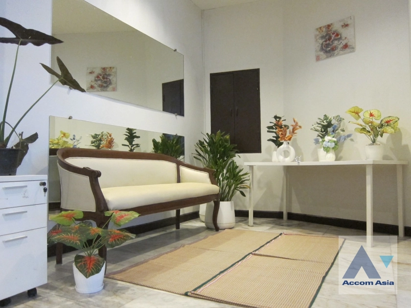 unitHome Office, Pet friendly | Spacious 4-storey townhouse in Sukhumvit (AA16079)