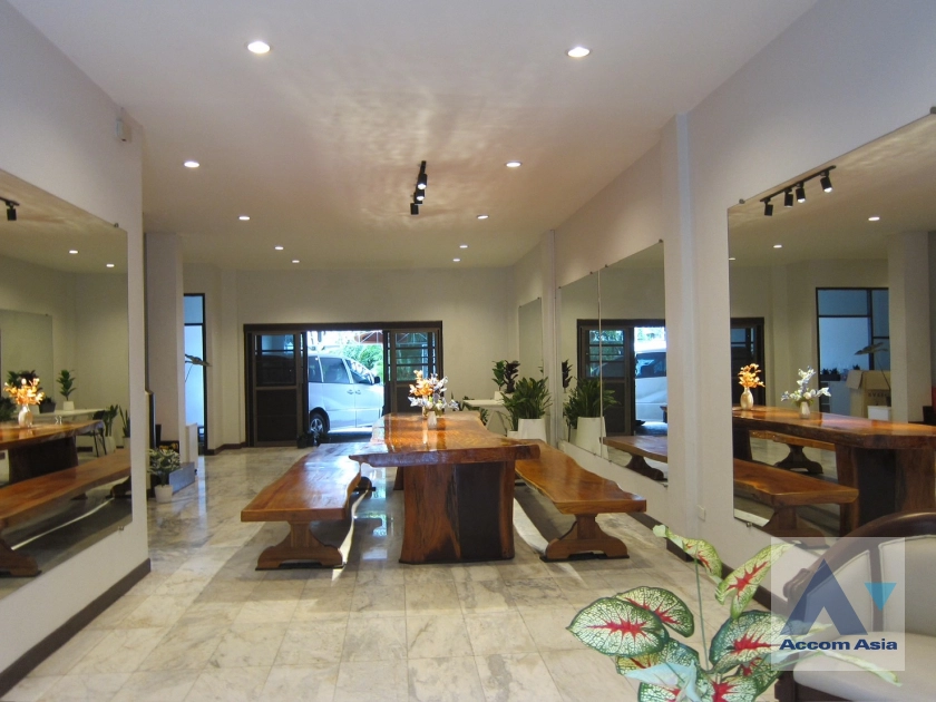 unitHome Office, Pet friendly | Spacious 4-storey townhouse in Sukhumvit (AA16079)